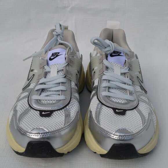 Nike V2K Run Women's Shoes with Reflective Accents Size W9/M7.5 (New) - Picture 2 of 14
